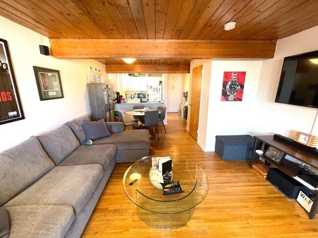 Building Photo - 450 7th St