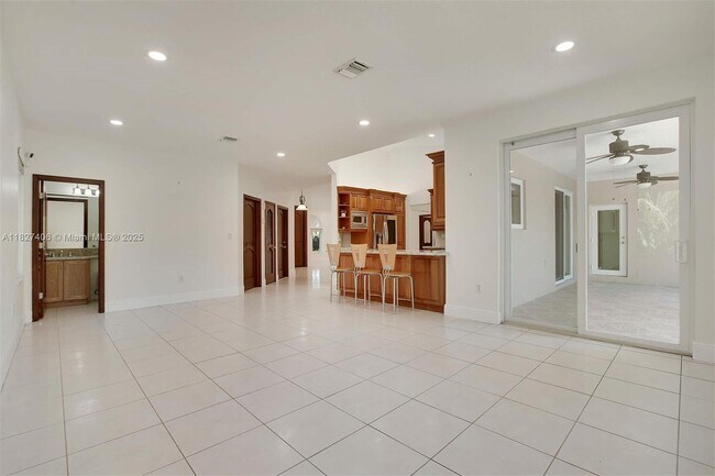 Building Photo - 13550 SW 82nd Ave