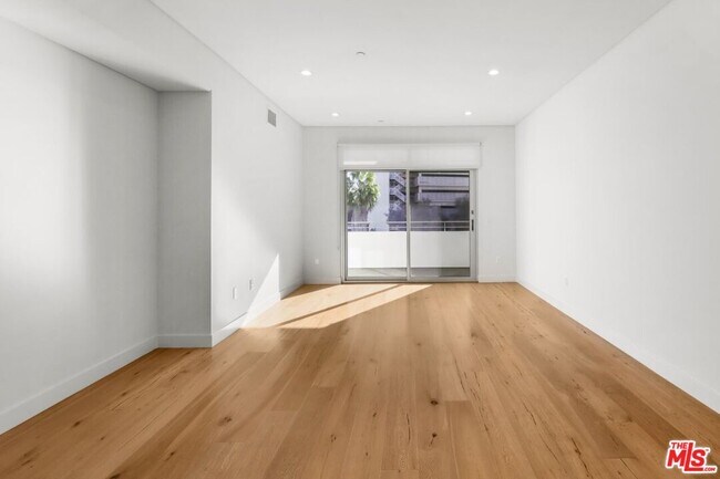 Building Photo - 938 Orange Grove Ave