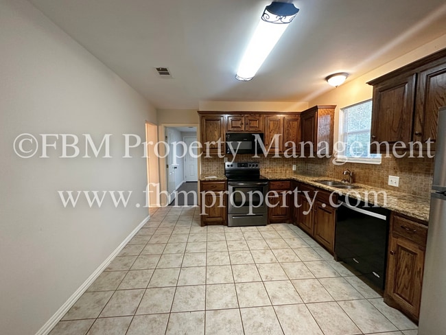 Building Photo - 1020 N Beaton St