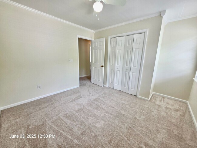 Building Photo - Thoughtfully updated 3 bedroom in Summervi...