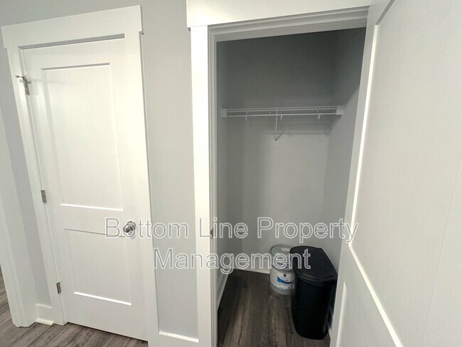 Building Photo - 3814 Starmount Ave