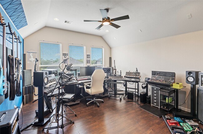 Building Photo - 18002 Heartsong Dr