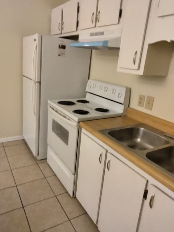 Building Photo - 109 Castle Ct