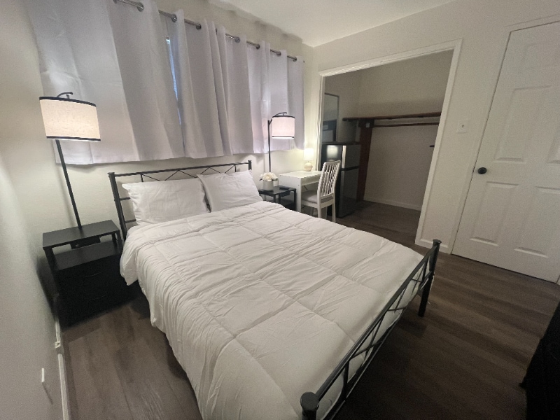 Building Photo - 7327 Sovereign Ct