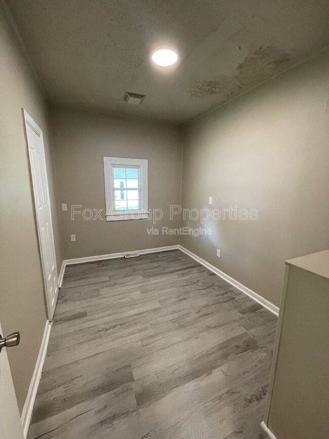 Building Photo - 207 N Meriah St