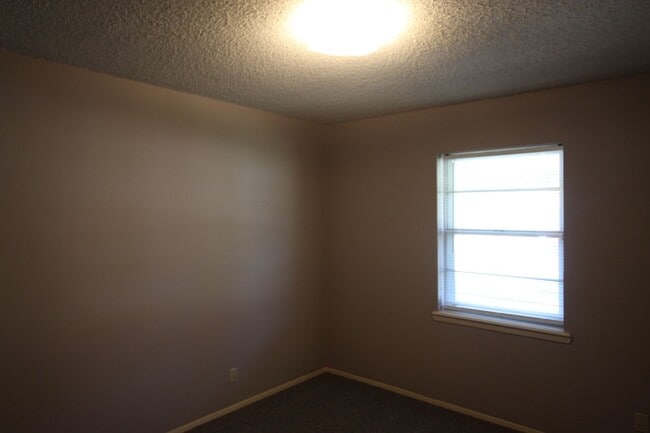 Building Photo - Beautiful 3 bedroom 2 bath in Tyler!