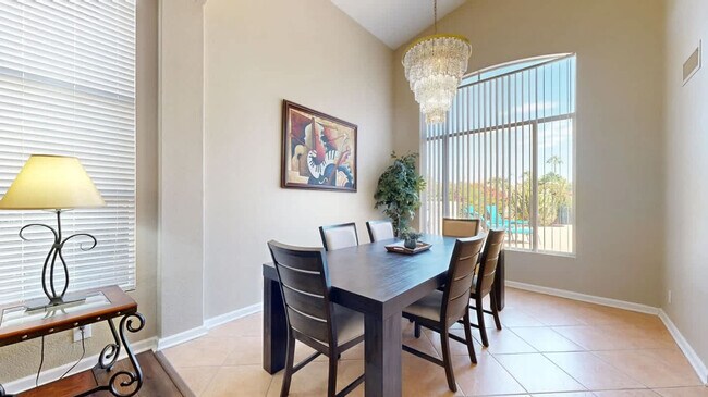 Building Photo - 853 N Blackstone Ct