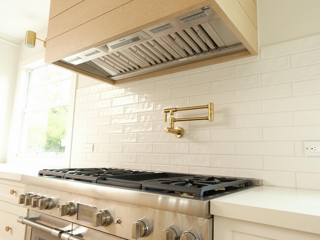 Building Photo - 1017 Tamarind Rd