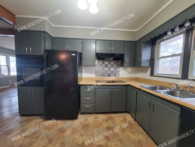 Building Photo - Beautiful 3 Bed/1 Bath Home in KCMO-Coming SOON!!