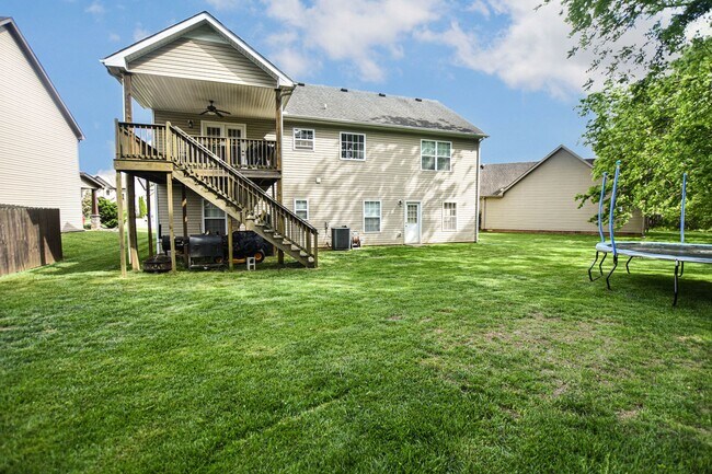 Building Photo - Pet Friendly Five Bedroom!