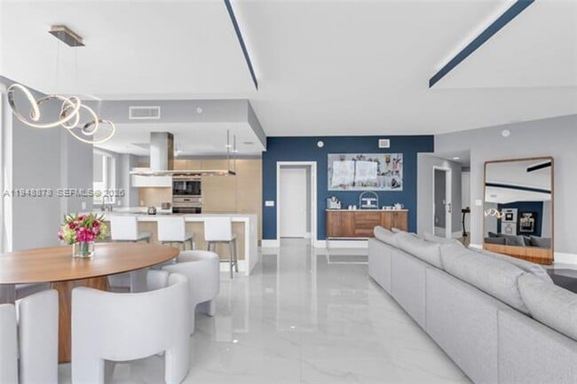 Building Photo - 17111 Biscayne Blvd