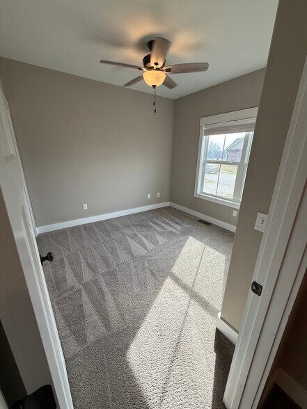 Building Photo - 1124 Cross Pointe Dr