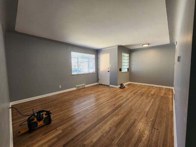 Building Photo - Charming 2 Bed 1 Bath in Park Hill!