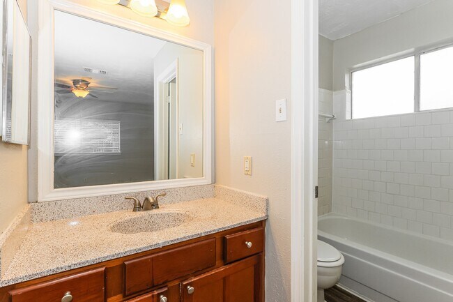 Building Photo - 20327 Bridgedale Ln