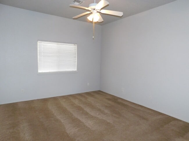 Building Photo - 3 BED 2 BATH IN YUMA EAST!