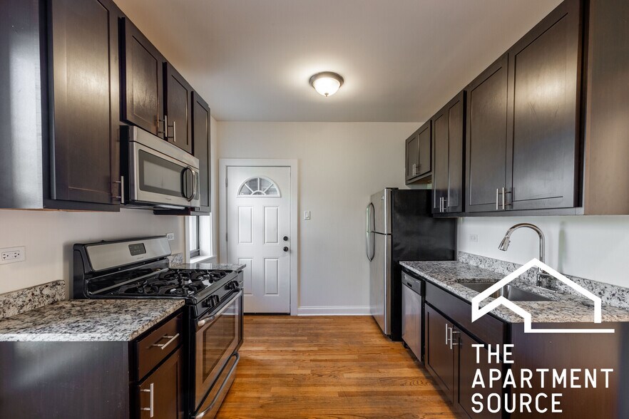 Building Photo - 4032 N Ashland Ave