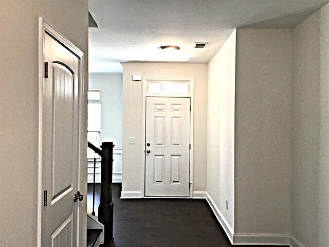 Building Photo - 1682 Weatherbrook Cir