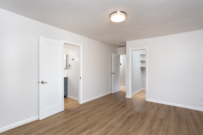 Building Photo - 4742 Seaford Pl