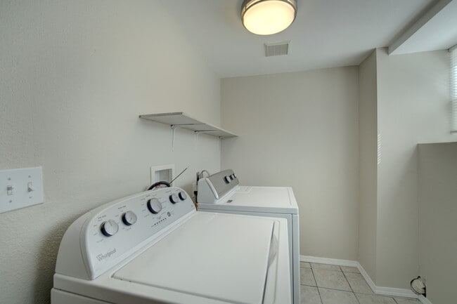 Building Photo - 5232 Brooklyn Ave NE