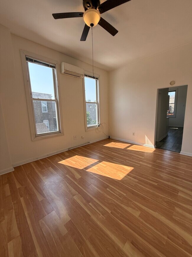 Building Photo - 1450 W Chicago Ave