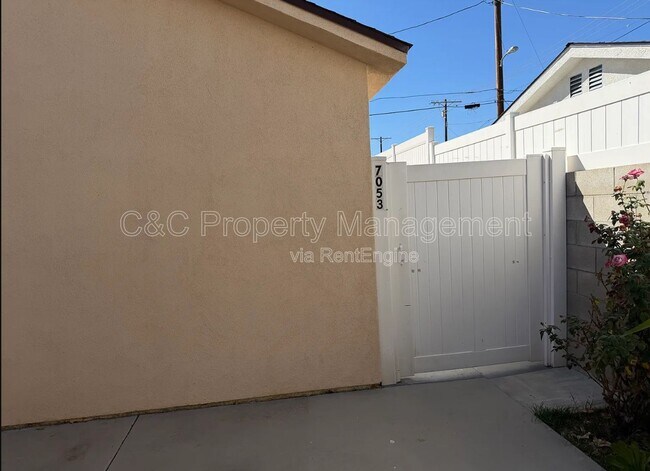 Building Photo - 7053 Lindley Ave