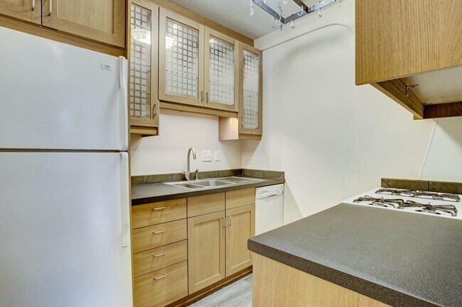 Building Photo - 5250 Eigel St