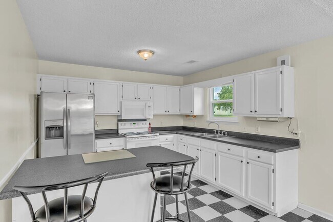 Building Photo - 295 Riggs Rd