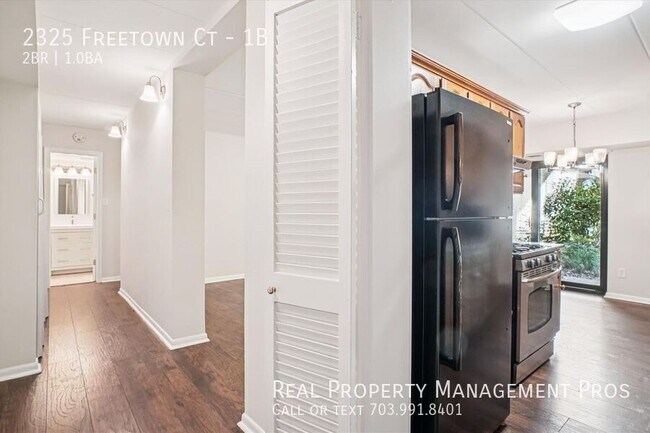 Building Photo - 2325 Freetown Ct