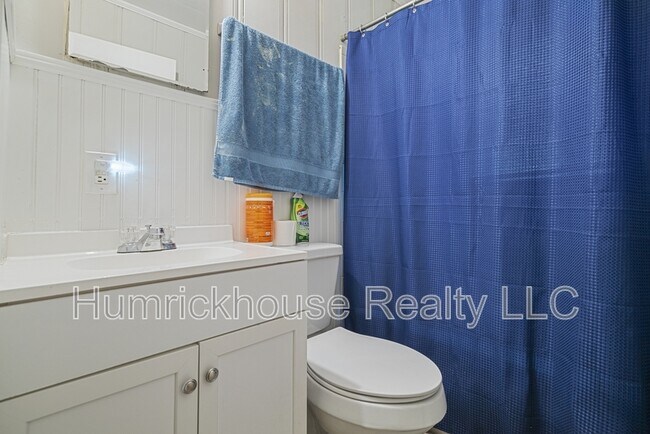 Building Photo - 2320 Olando St