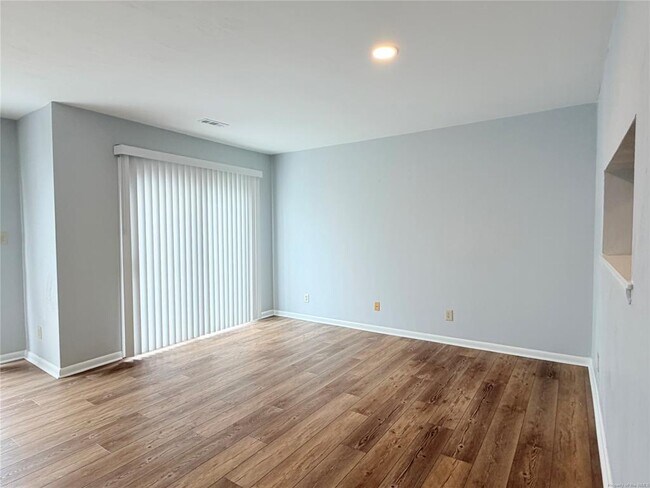 Building Photo - 3872 Staffordshire Ln