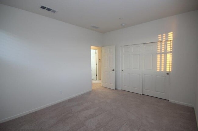 Building Photo - Gorgeous Elk Grove Home