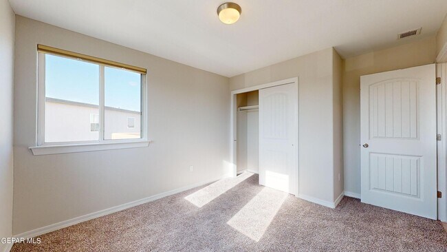 Building Photo - 500 La Entrada Cir