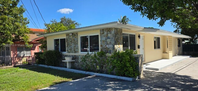Primary Photo - 23 NW 32nd Ct