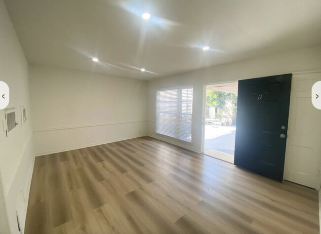 Building Photo - 1401 - 1407 Havenhurst Drive