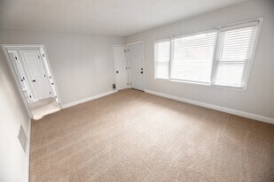 Building Photo - 4582 Cooper Rd