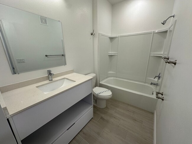 Building Photo - Beautiful 2 Bedroom, 2 Bathroom Apartment in Prime Orlando Location – 1 Month Free!