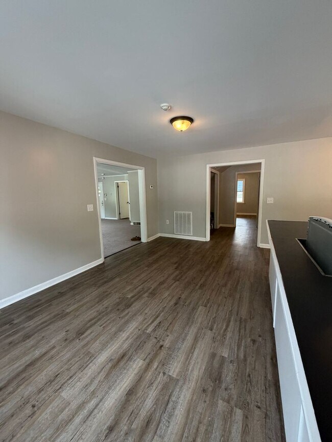 Building Photo - 196 Perkinsville Dr