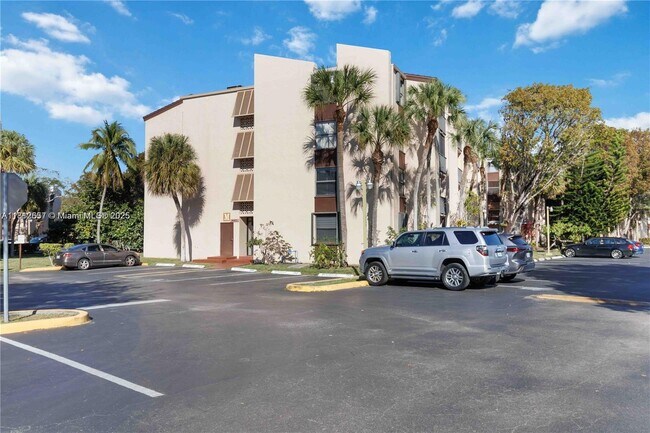 Building Photo - 14601 N Kendall Dr
