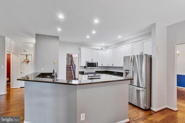 Building Photo - 44141 Merrywood Ct