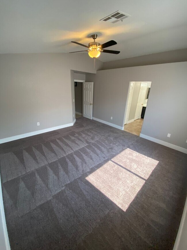 Building Photo - 127 Newburg Ave