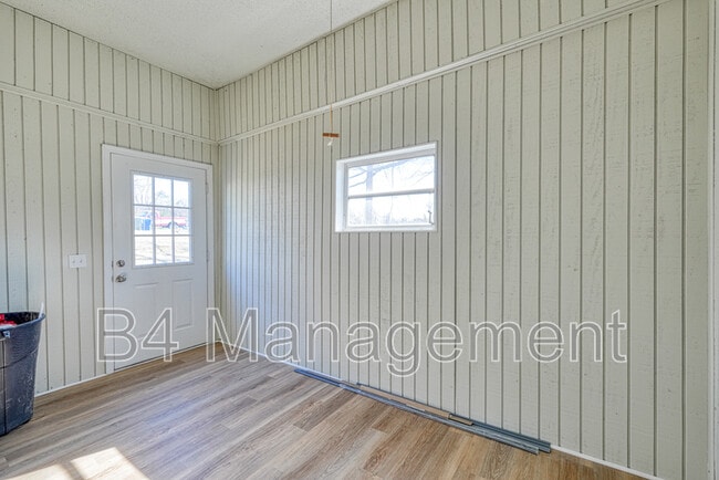 Building Photo - 555 W Peachtree St