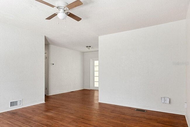 Building Photo - 1526 W Beresford Ave