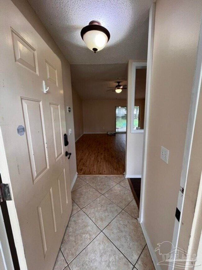 Building Photo - 5563 Chantilly Cir