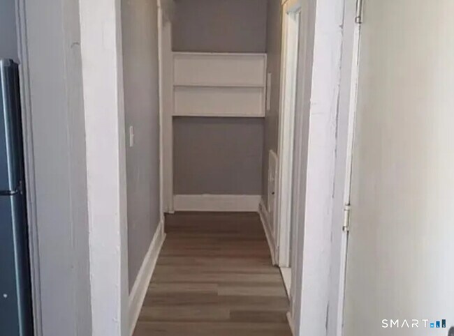 Building Photo - 570 Broad St