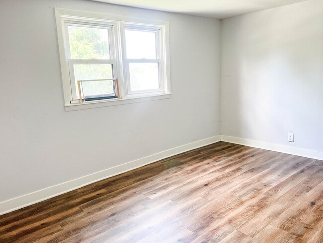 Building Photo - FOR RENT SAINT JOE-MOVE IN READY