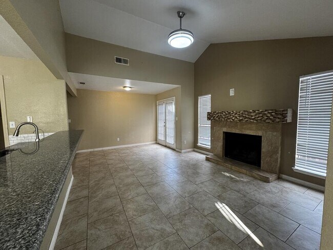 Building Photo - 3611 Monclave Dr