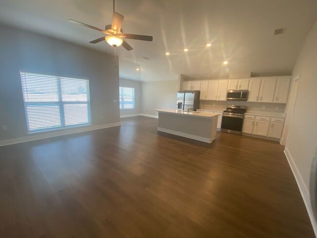 Building Photo - Spacious, Modern Home Convenient to Shopping, Parks, Schools & Tyndall AFB! *SPECIAL: 1/2 OFF 1st...