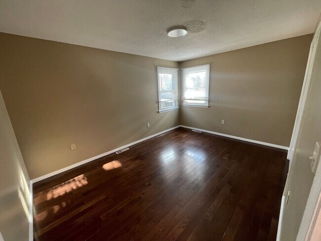 Building Photo - 498 Addison Rd