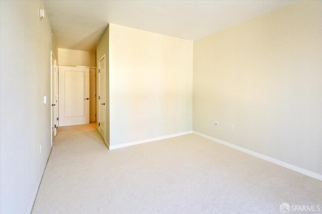 Building Photo - 88 King St